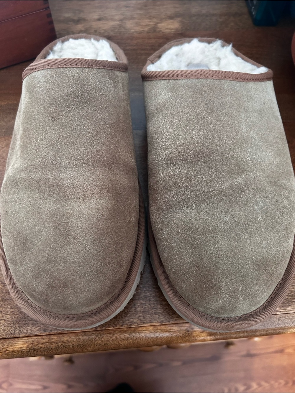 UGG Classic Slip On Slippers - Men's, Unisex - Picture 2 of 9